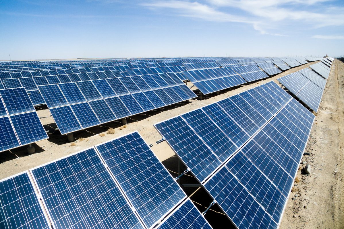 Solar modules in long rows
